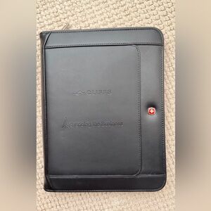 Leather Executive Swiss Gear CLIFFS Zippered portfolio. NWOT 2 Legal Pads Black
